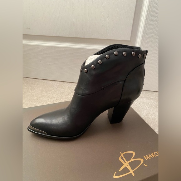 B. Makowsky Leather Ankle Boots. Black size 7.5 - Picture 5 of 8